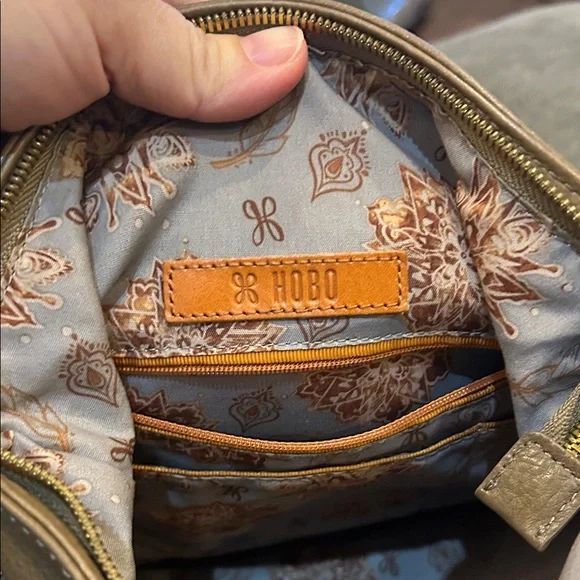 HOBO Classic Brown Leather Hobo Bag. Can be shoulder bag or backpack. - Picture 3 of 7